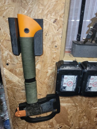 Fiskas axe holder wall mount - holder/wall,